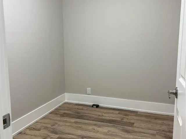 Spacious 2-Bedroom Renovated Apartment Near Eglinton