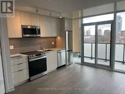 1 room apartment of 305 m² in Toronto