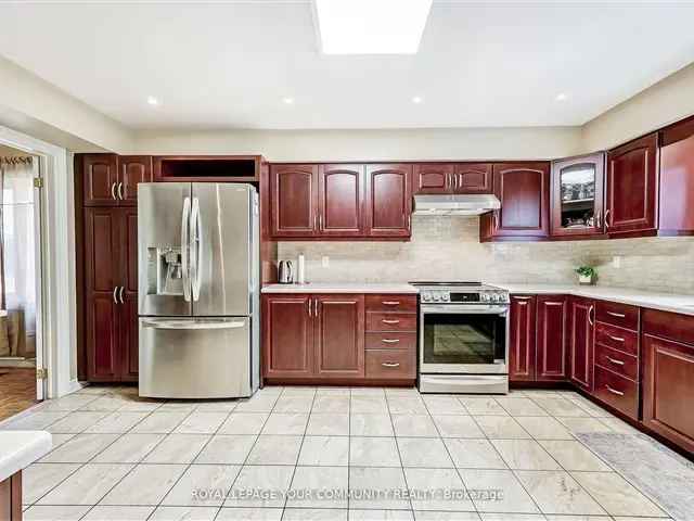 House For Sale in Mississauga, Ontario