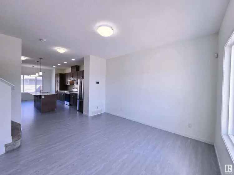 Laurel Townhouse 3 Bed 2.5 Bath Detached Garage No Condo Fees