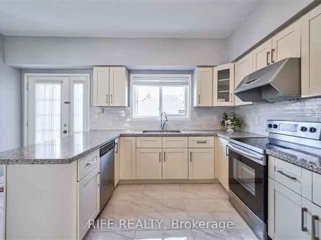 Spacious Unionville Condo Townhouse - 4+1 Beds, Office Zoning