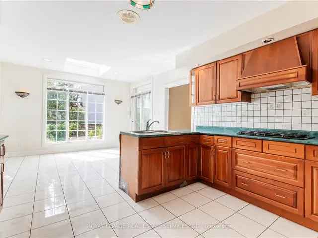 House For Sale in Hamilton, Ontario