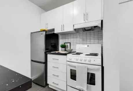 1 Bedroom Apartment 62 m² Toronto
