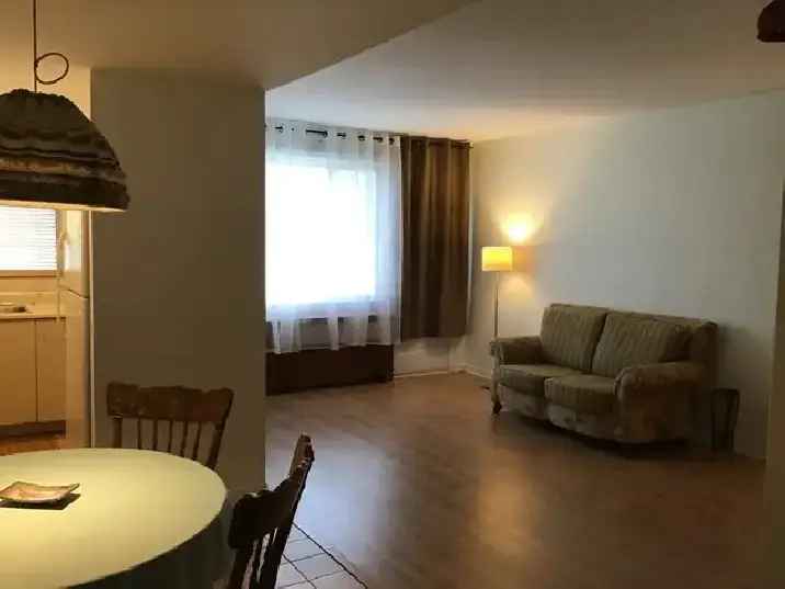 Rent 3 1/2 Apartment in Côte-des-Neiges with Balcony Near Universities