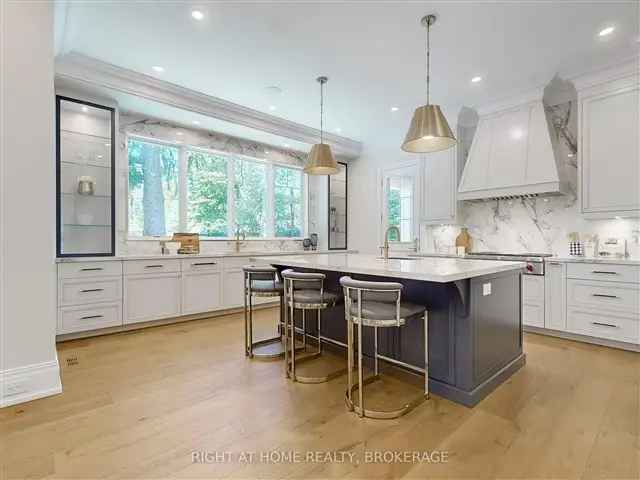 House For Sale in Oakville, Ontario