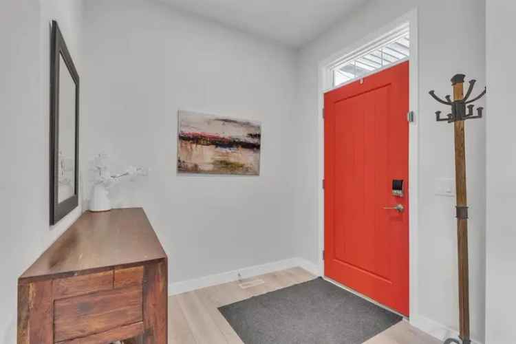 3 Bed 3.5 Bath Cochrane Home Mountain Views Family Perfect