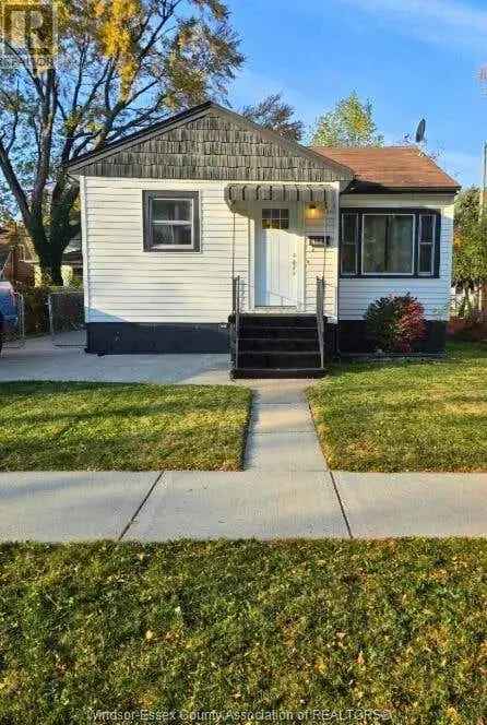 3-Bedroom 1-Bathroom House New Flooring Furnace AC Close to Amenities