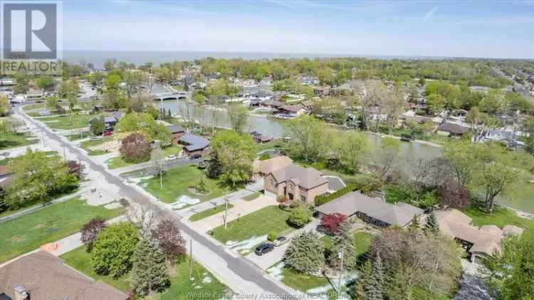 Waterfront Home 5 Bed 3 Bath Pool