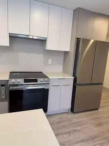 Modern 2-Bedroom Condo in Whalley Near Skytrain