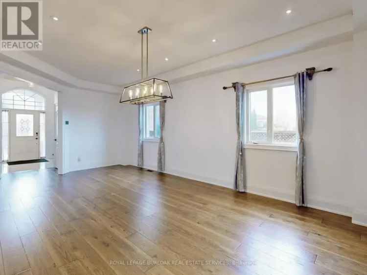 4 1 Bedroom Home in Meadowvale Village Backing onto Parkland