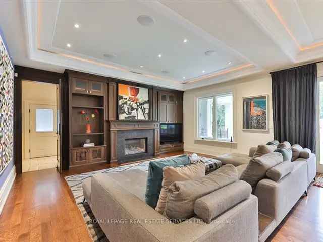 Luxury Lakefront Home - 10000+ Sq Ft - Pool - Oakville