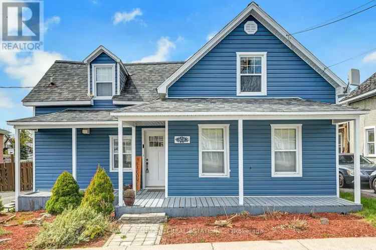 Rockland Cottage: Updated Kitchen, Spacious Backyard, Cozy Fireplace