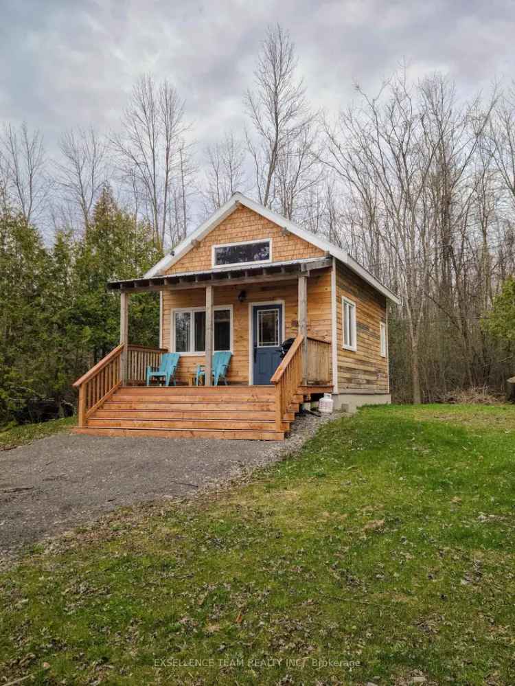 Rideau River Cottage: 4-Season Waterfront Retreat near Merrickville