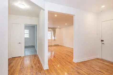 Newly Renovated 3 1/2 Apartment in Montreal