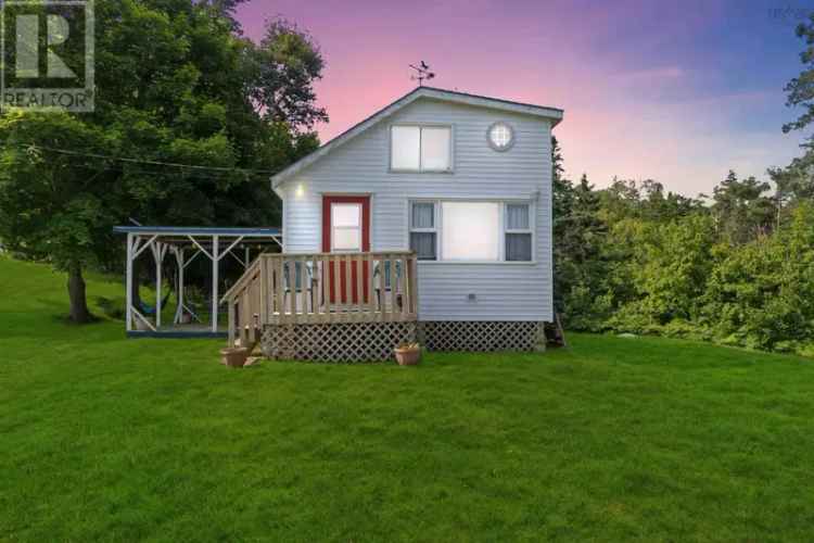 Ocean View Cottage near Beach with Barn