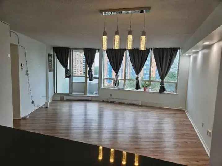 2 bed 2 bathroom condo / parking / pool - scarbrough