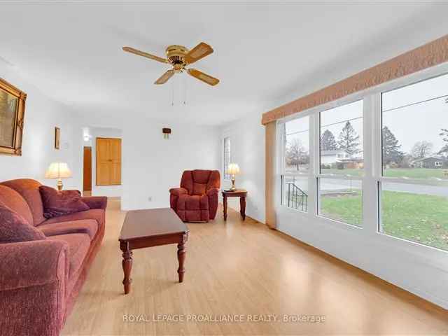 House For Sale in Quinte West, Ontario