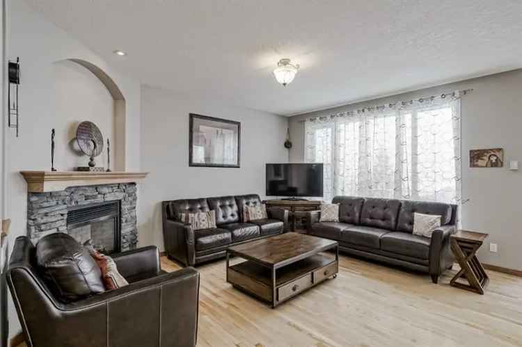 House For Sale in Calgary, Alberta