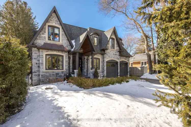 House For Sale in Oakville, Ontario