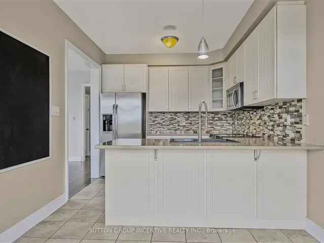 3 Bedroom 2.5 Bath All Brick Link Home in North Barrie