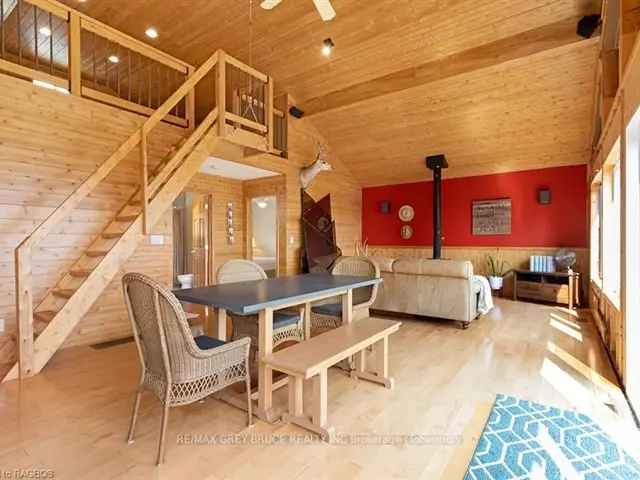 3-Bedroom Waterfront Home Georgian Bay 2200Sqft