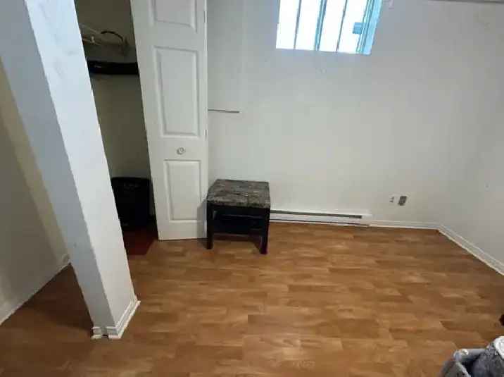 Room for Rent – Convenient Location Near Transit & Amenities - $