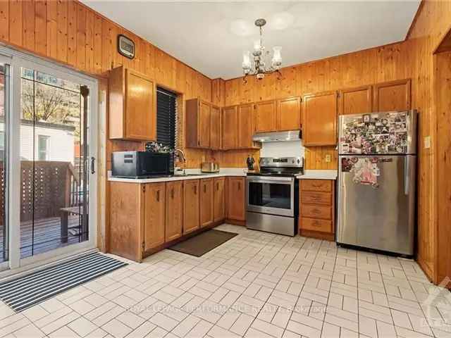 1901 Freehold Townhouse 3 Beds 3 Baths Near Sparks Street