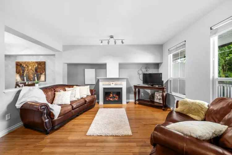 4 Bedroom Row Home No Strata Fees Family Friendly