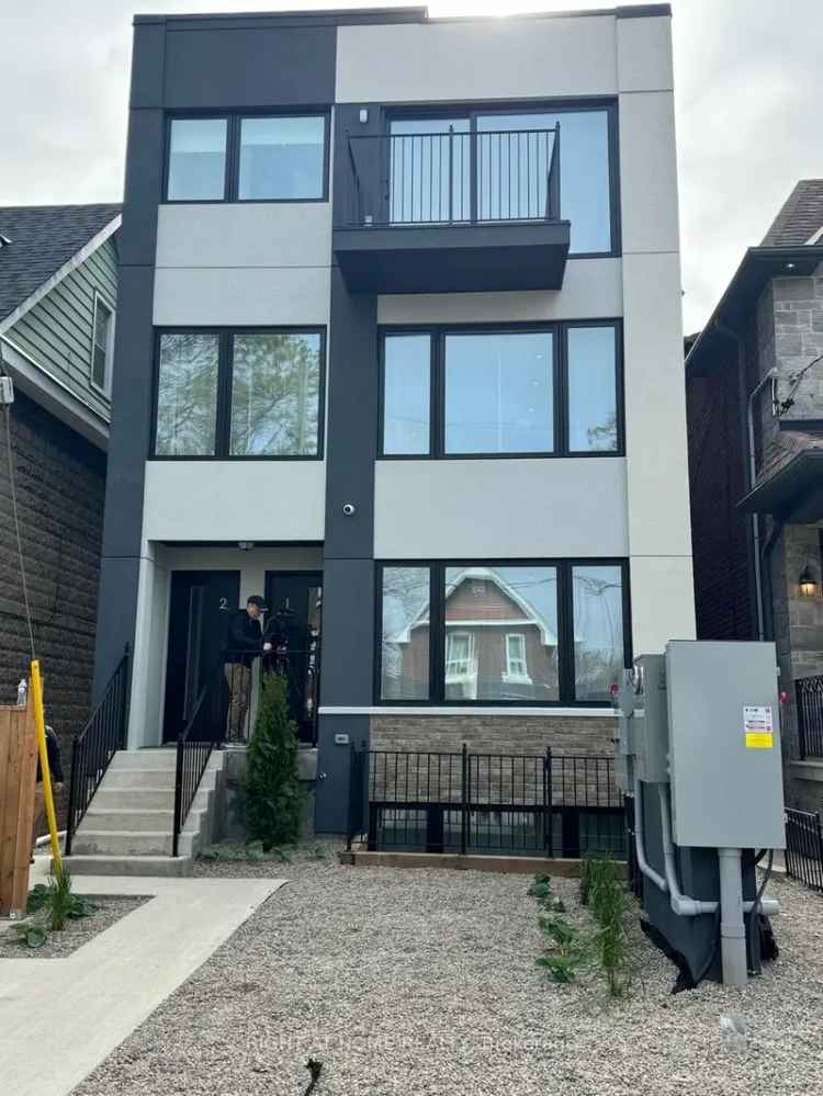 House For Sale in Toronto, Ontario