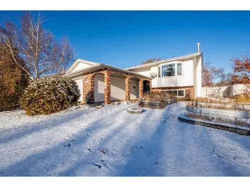 5 Bedroom Bi Level Home in Country Club Estates Grande Prairie