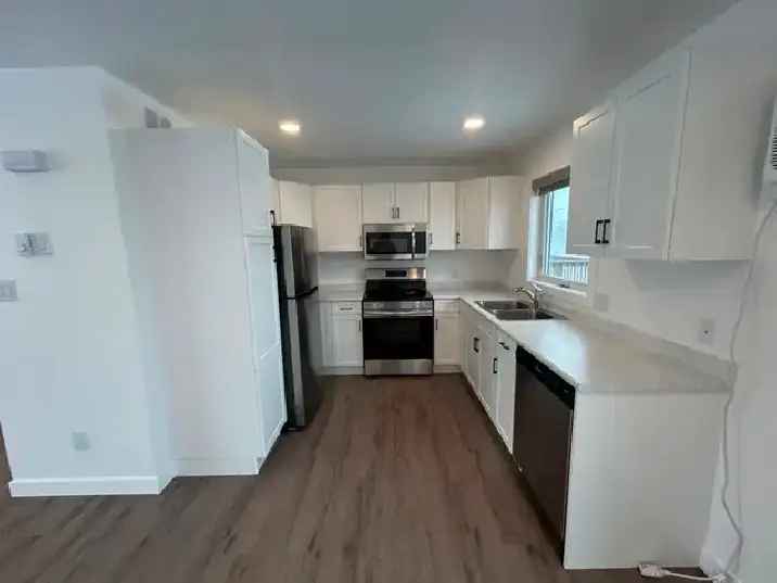 SPACIOUS 2 Bedroom Townhouse for Rent!