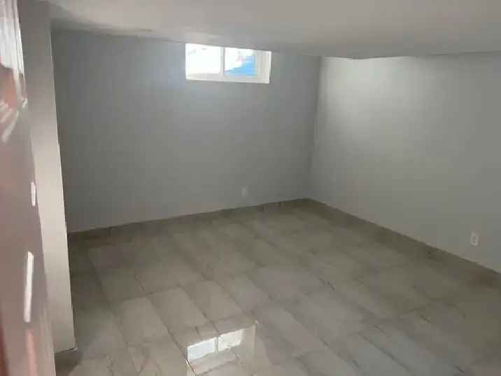 2 bedrooms basement apartment near Carleton University