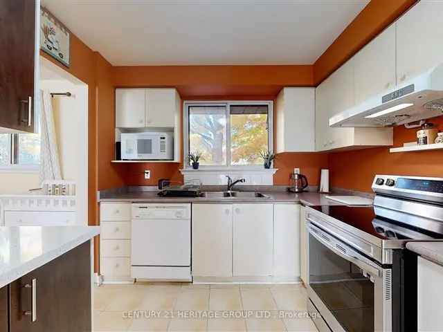 Townhouse For Sale in Markham, Ontario