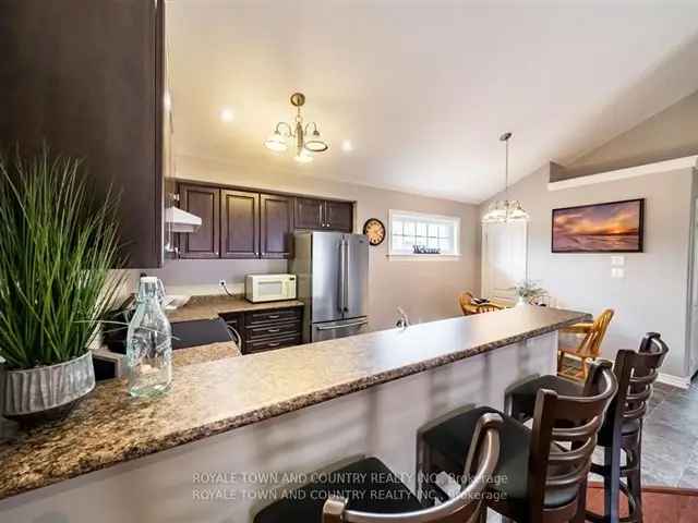 Lindsay 3-Bed 1-Bath Bungalow - Open Concept - Close to Amenities