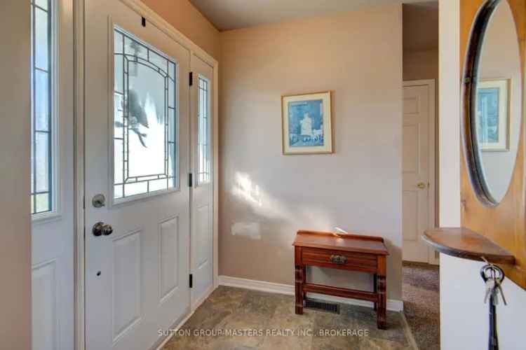 2+1 Bedroom Bungalow in Bath, Ontario - Golf Course & Creek Views
