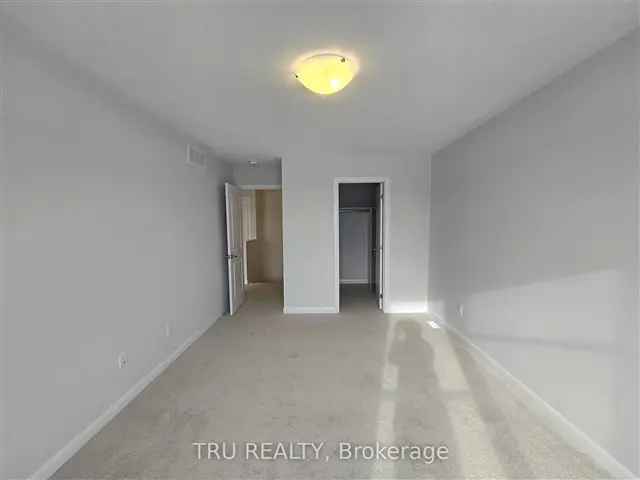 Townhouse For Rent in Ottawa, Ontario