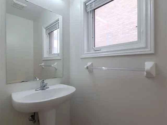 Townhouse For Rent in Richmond Hill, Ontario