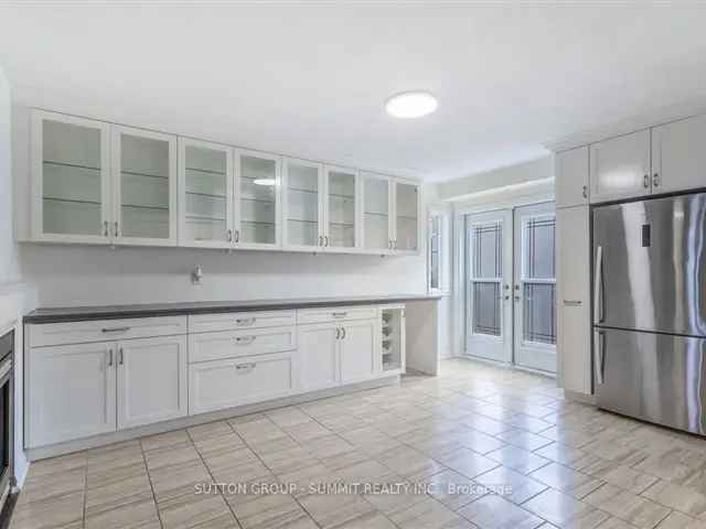 House For Sale in Burlington, Ontario