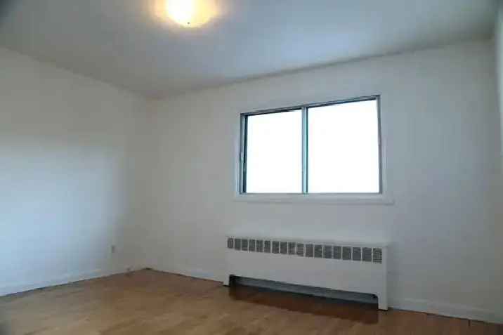 Rent spacious 4.5 apartment in Dorval with modern features and amenities