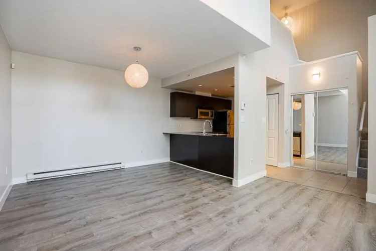 Brentwood Townhouse Loft: Open Concept, Great Amenities, Near Transit