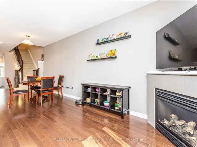 Stylish Kanata Townhome 3 Beds 3 Baths Near Parks and Schools