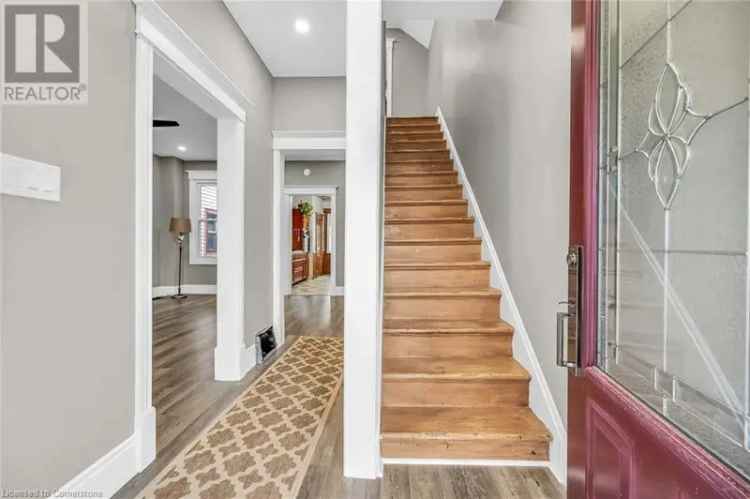4 Bedroom Detached Home for Lease Family Friendly Neighborhood