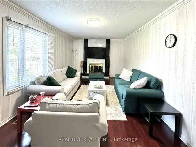 House For Sale in Oakville, Ontario