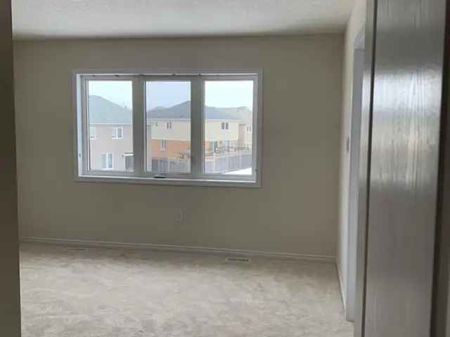 Newly Built 3-Bedroom Home in Breslau Huge Backyard