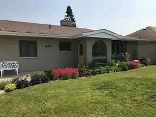 Waterfront Property in Meaford - 3 Bed, 2 Bath Home with Boat Garage