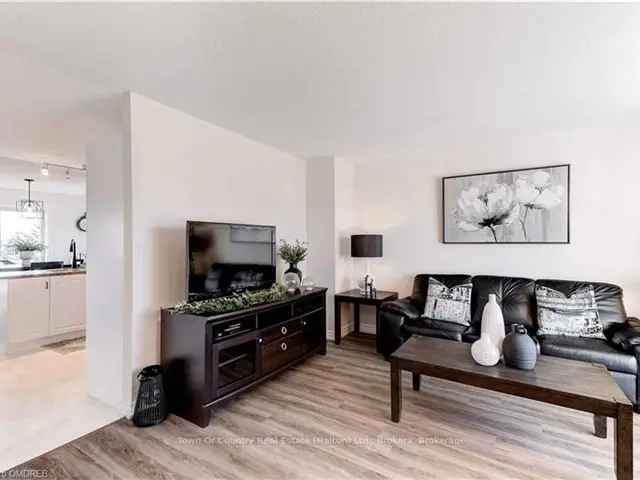 Charming Flamborough Bungalow 2 Bed 2 Bath Open Concept