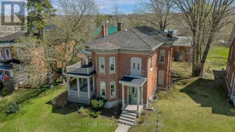 Napanee Century Home 4 Bedrooms Updated Kitchen Detached Carriage House