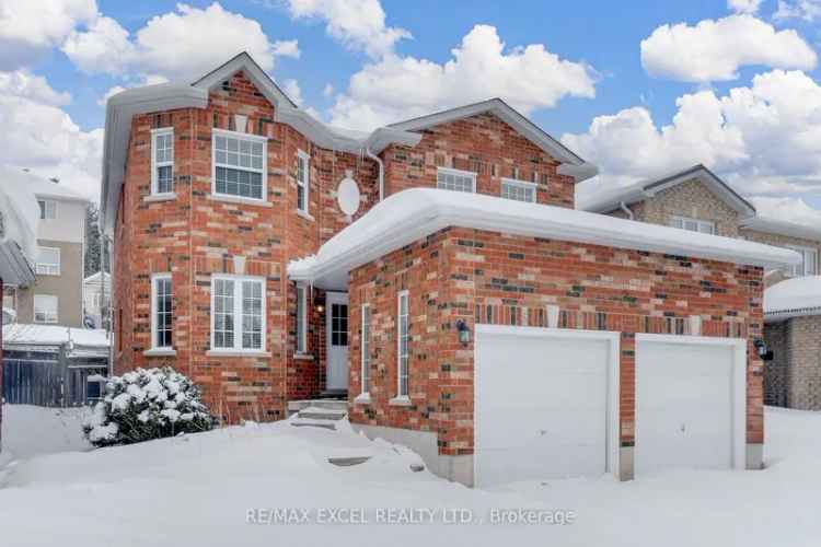 Beautiful Double Garage Detached Home Family Friendly Neighbourhood