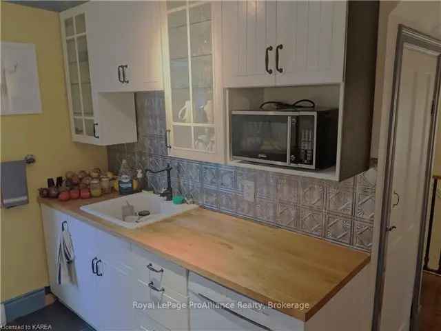 Townhouse For Sale in Kingston, Ontario