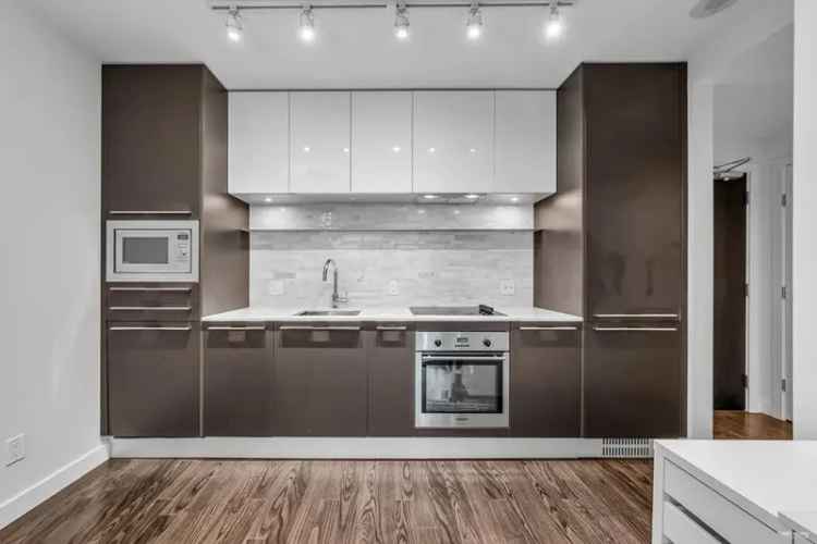 Condo For Sale in Vancouver, British Columbia